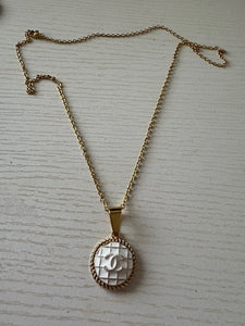 Classic White and Gold CC necklace